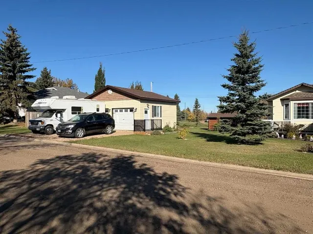 5220 48 Ave, Lougheed 3