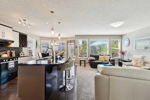 768 New Brighton Dr, Calgary 2