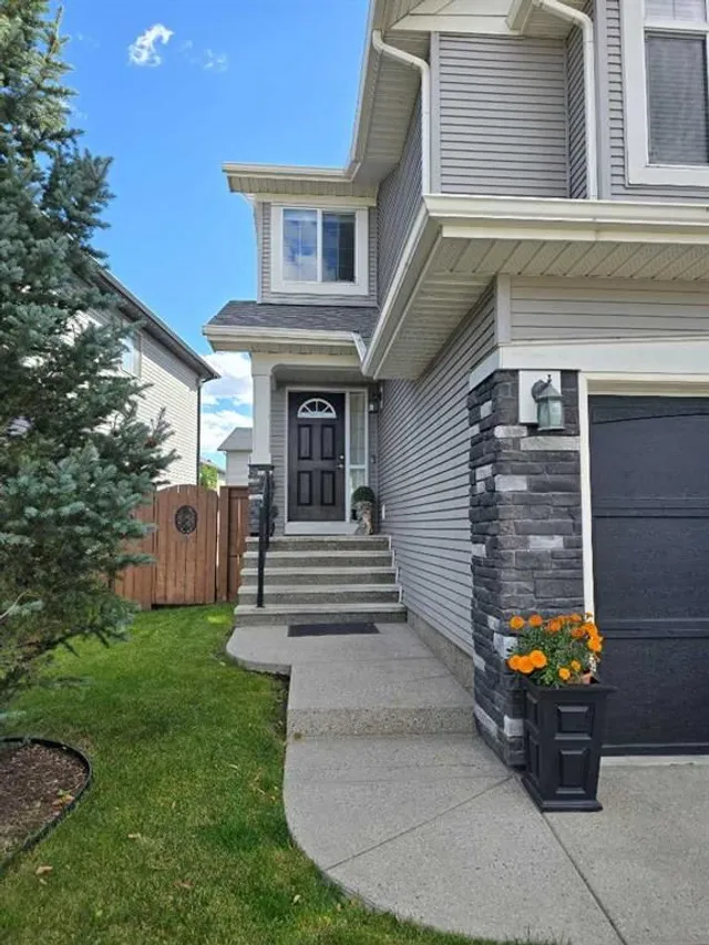 768 New Brighton Dr, Calgary 3