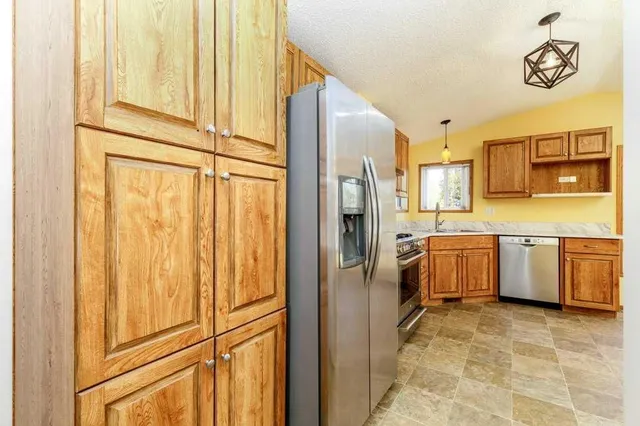 5119 48 Ave, Sylvan Lake 5