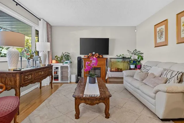 4539 26 Ave, Calgary 5