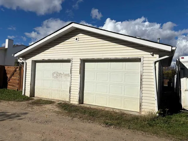 7 Steward Dr, Whitecourt 2