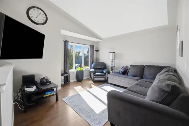 52 Castella Cres, Red Deer 5