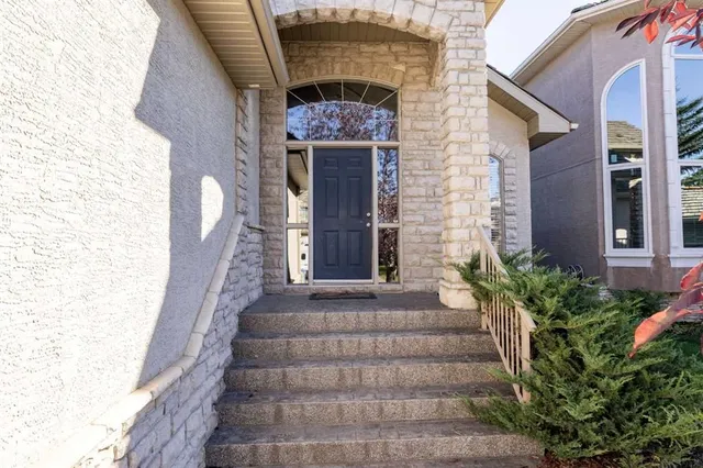 93 Coach Crt, Calgary 2