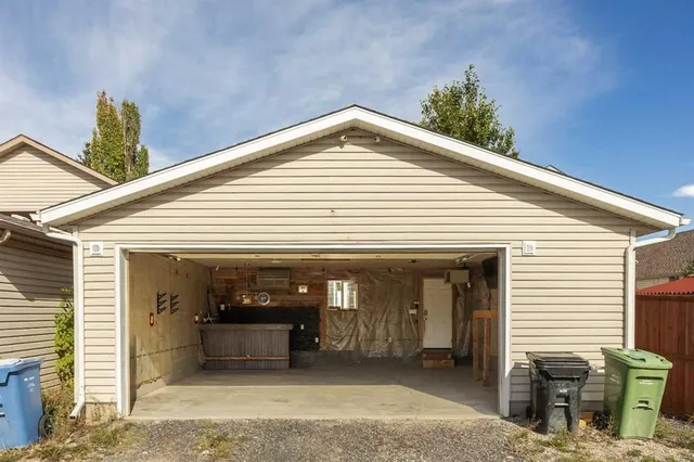 196 Eversyde Cir, Calgary 4
