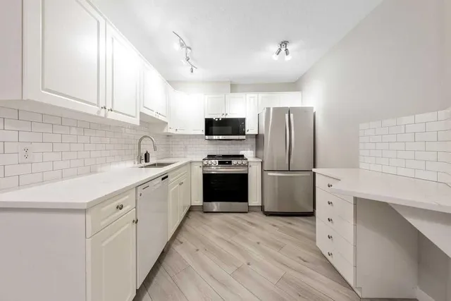 20 Sierra Morena Mews #109, Calgary 2