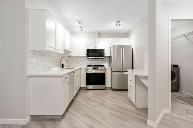 20 Sierra Morena Mews #109, Calgary 3