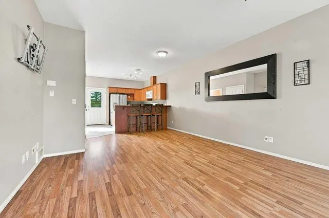 2005 Luxstone Blvd #303, Airdrie 5