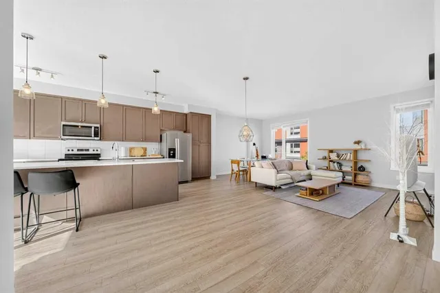 145 Shawnee Common, Calgary 4
