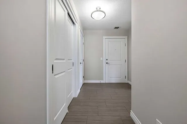 39 Quarry Gate #204, Calgary 4