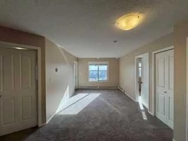 7130 80 Ave #404, Calgary 4