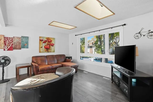 4615 31 Ave, Calgary 5