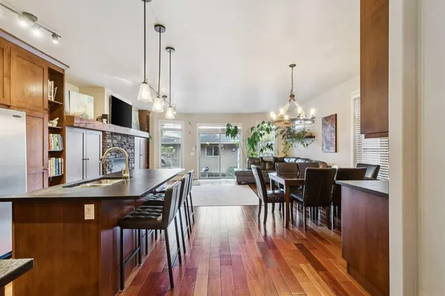 2050 47 Ave, Calgary 5