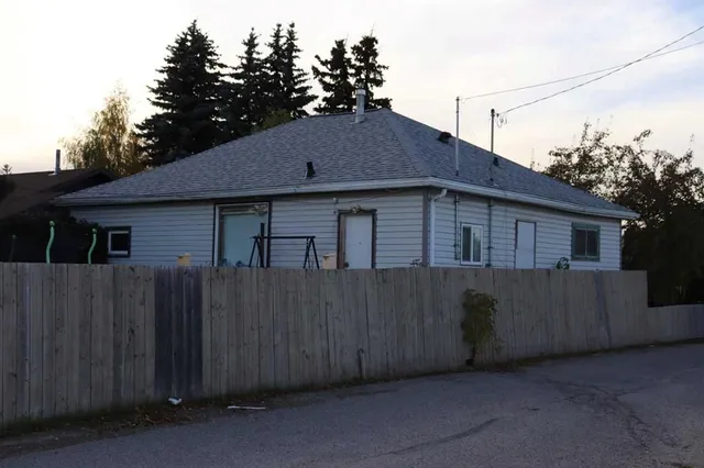 5015 6 Avenue, Edson 2