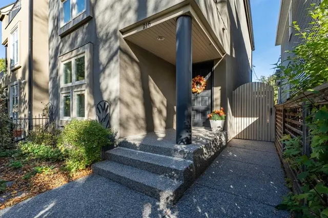 216 4 Ave, Calgary 3