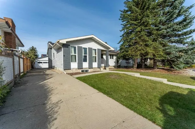 208 Woodpark Pl, Calgary 2