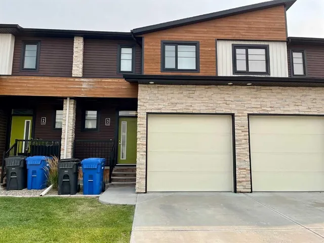430 Highlands Blvd #3, Lethbridge 1