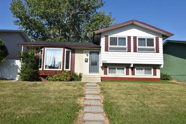 6151 Penworth Rd, Calgary 2