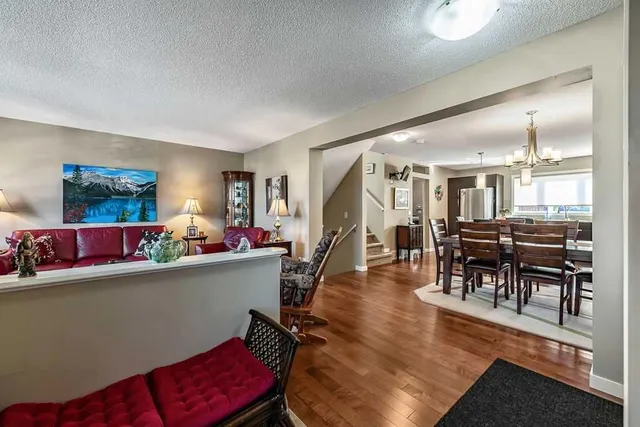 86 Walden Cres, Calgary 4