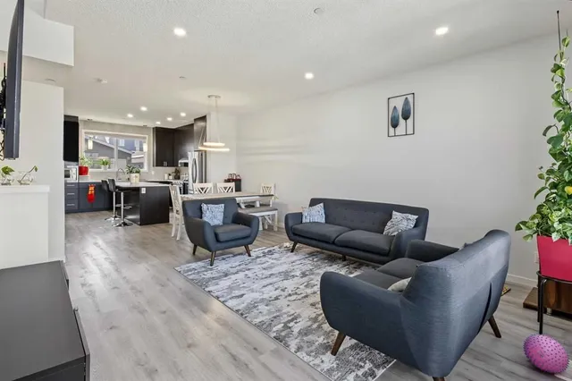 16 Howse Cres, Calgary 4