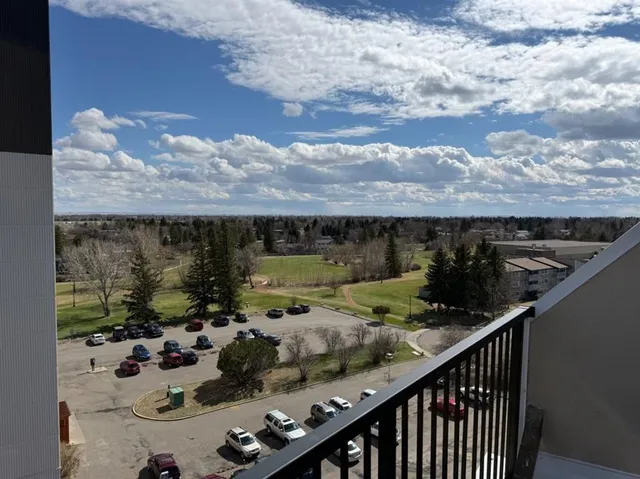 21 Berkeley Pl #921, Lethbridge 2