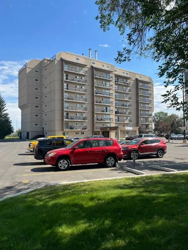 21 Berkeley Pl #921, Lethbridge 3
