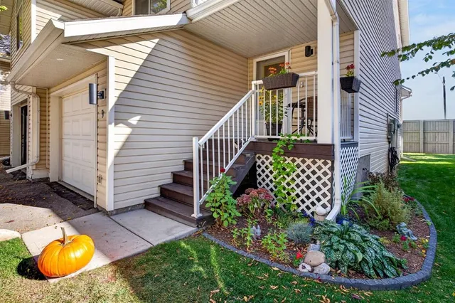 567 Edmonton Trail #9, Airdrie 5