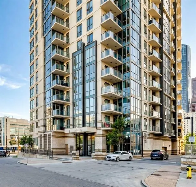 325 3 St #1406, Calgary 2