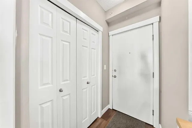 325 3 St #1406, Calgary 4