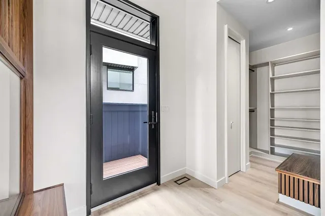 3D Willow Cres, Calgary 4