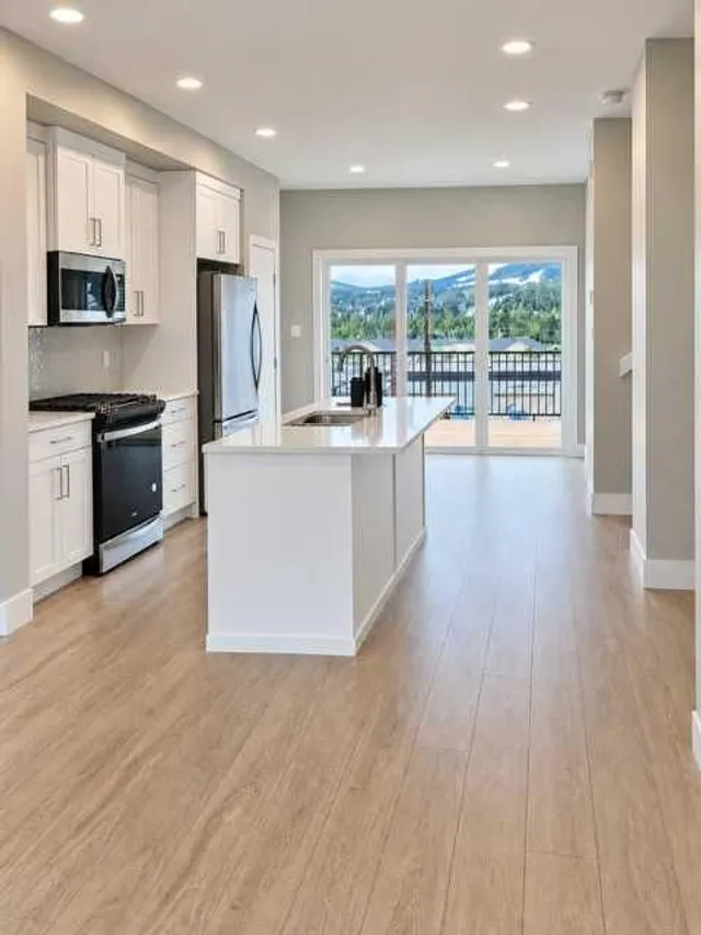 8524 21 Avenue, Coleman 5