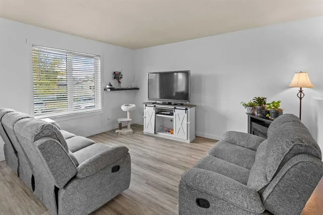 5203 41 St, Camrose 4