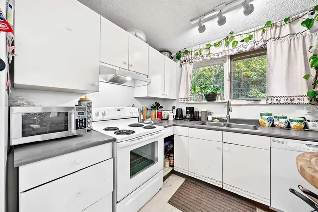 360 Rundlefield Rd, Calgary 5