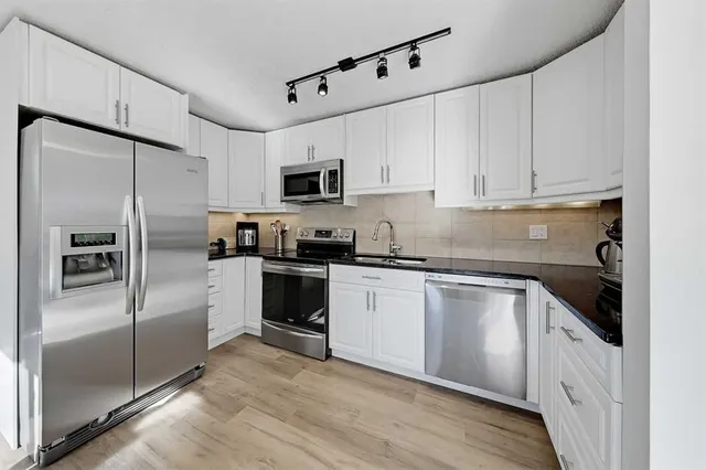 64 Woodacres Cres #5, Calgary 5