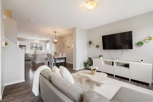 28 Seton Terr, Calgary 5