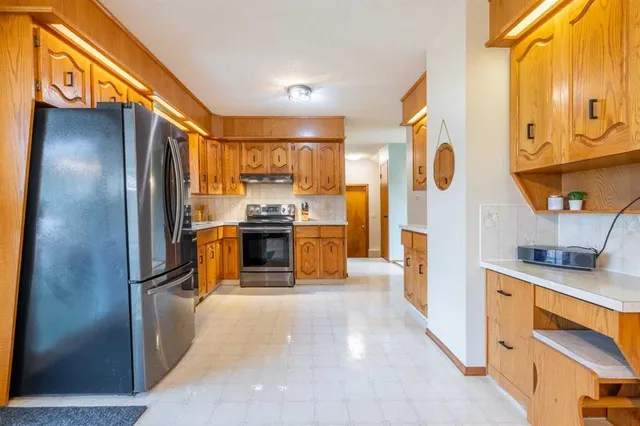 5825 52 St, Wetaskiwin 4
