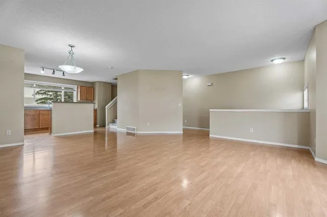 255 Prestwick Acres Lane, Calgary 2