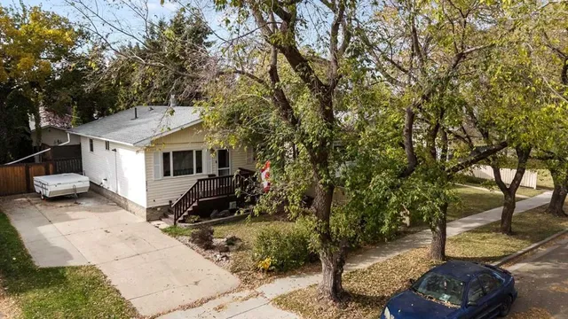 5218 45 St, Camrose 3