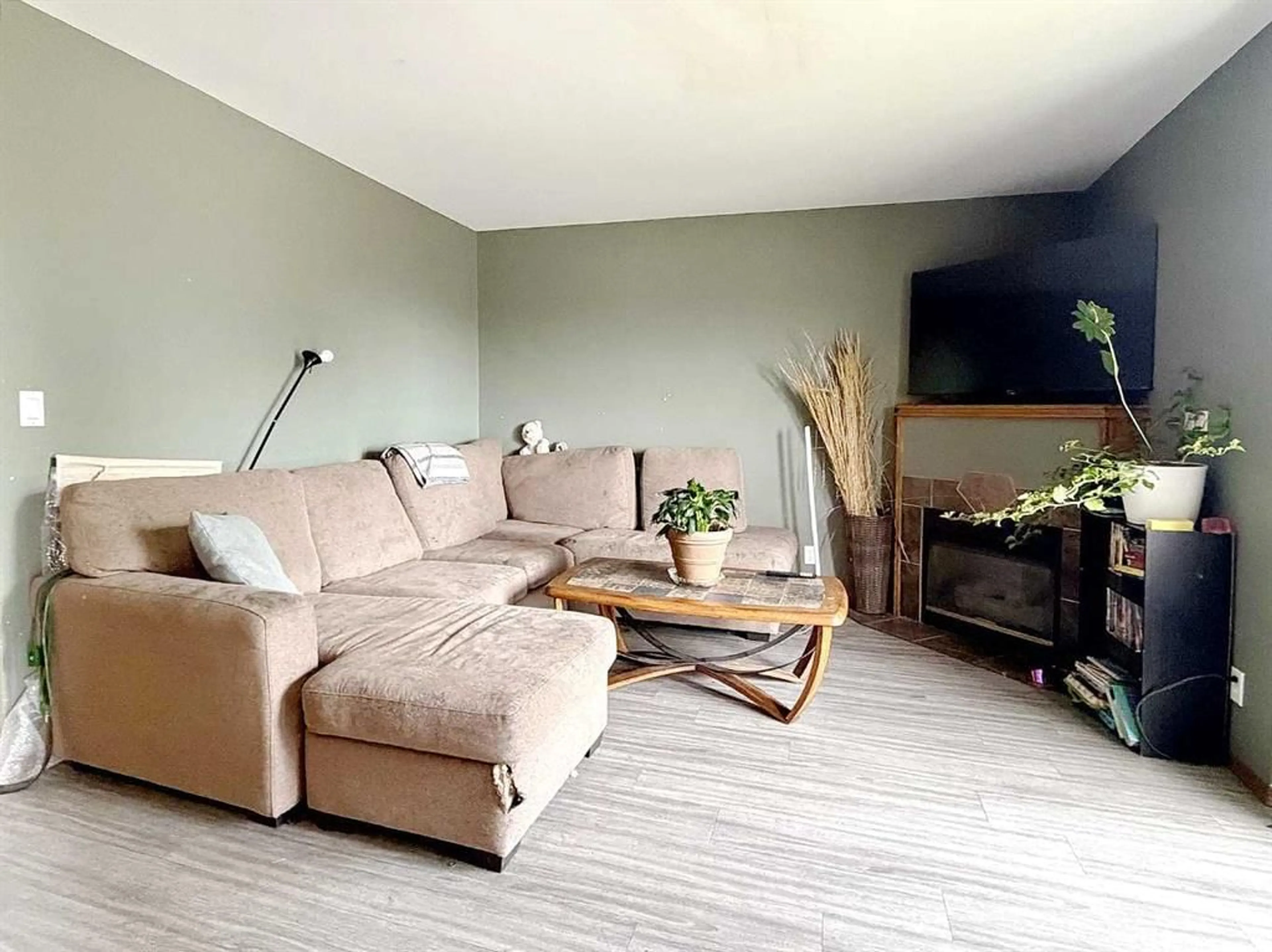pillar/IMG-A2350063_2.jpg