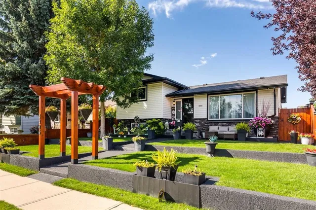 2406 18 St, Lethbridge 2