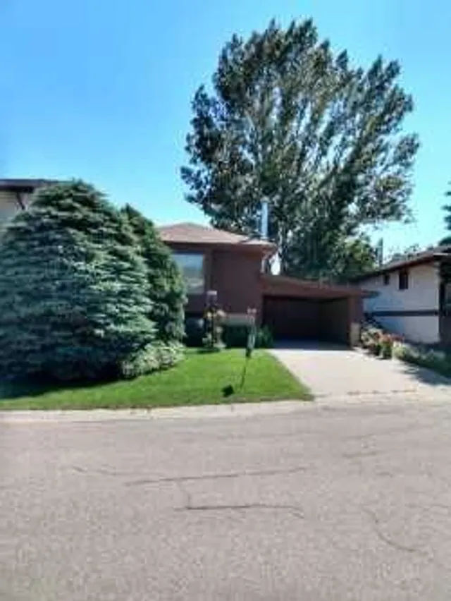 100 Doverglen Cres, Calgary 2