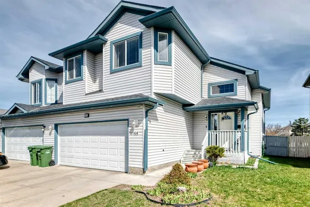 44 Canoe Sq, Airdrie 2