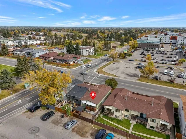 903 44 St #D, Calgary 2