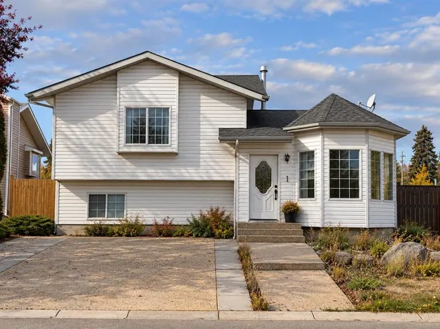 1 Pickering Close, Sylvan Lake 4