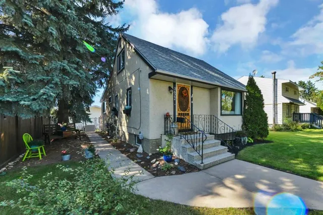 3622 41 Ave, Red Deer 1