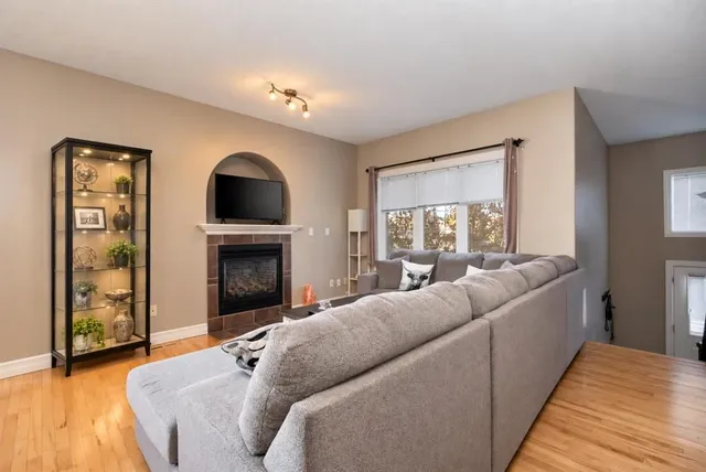 156 Paris Cres, Fort McMurray 2