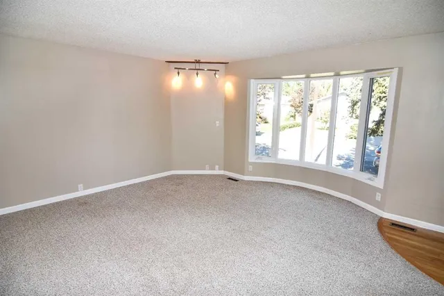 248 Bracewood Rd, Calgary 5