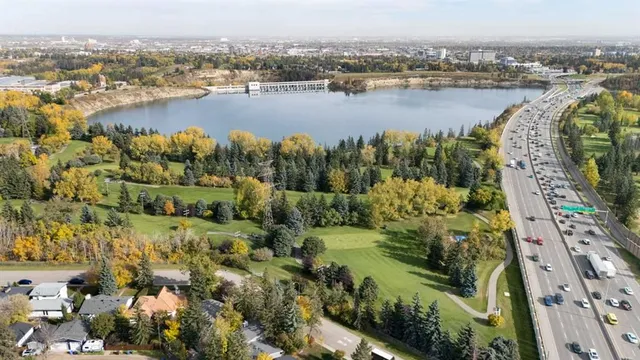 2320 58 Ave, Calgary 3