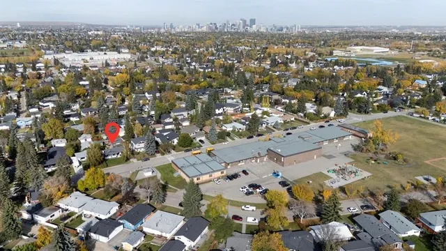 2320 58 Ave, Calgary 5