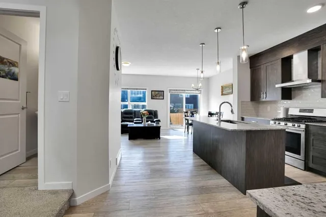 235 Clydesdale Ave, Cochrane 4